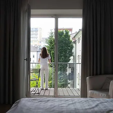 City-hotel Linec